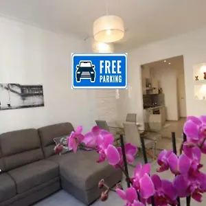 Appartamento Exclusive Really Downtown - Free Private Parking Included!, Genova
